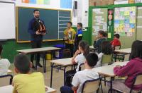 El Colegio de Fisioterapeutas inicia una campaña de educación postural para evitar lesiones de espalda en escolares