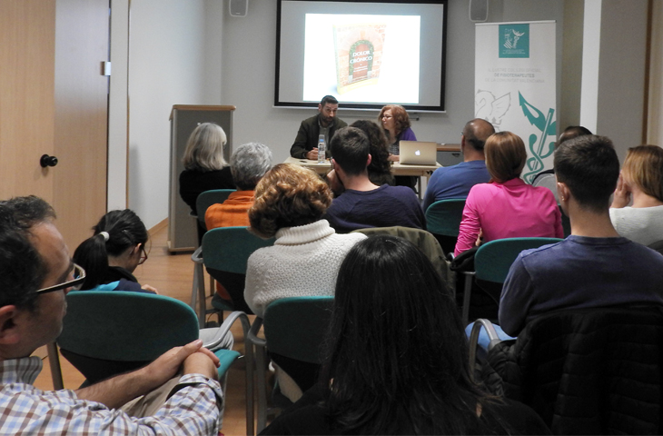 Encarna Espuña: “El dolor crónico puede curarse y los fisioterapeutas tenemos un papel clave en ello” Encarna Espuña: “El dolor crónico puede curarse y los fisioterapeutas tenemos un papel clave en ello”