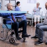 La fisioterapia ayuda a reducir los síntomas de la esclerosis múltiple